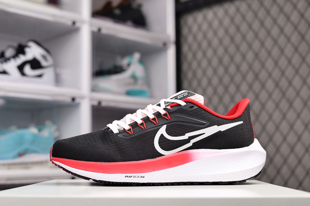 G0 登月39代 飞马39代 黑红底 针织透气 NK Air Zoom Pegasus 兼顾迅疾外观和稳固脚感 后跟覆面和中足动态支撑巧妙融合，缔造稳定顺畅的迈步体验×336TD
