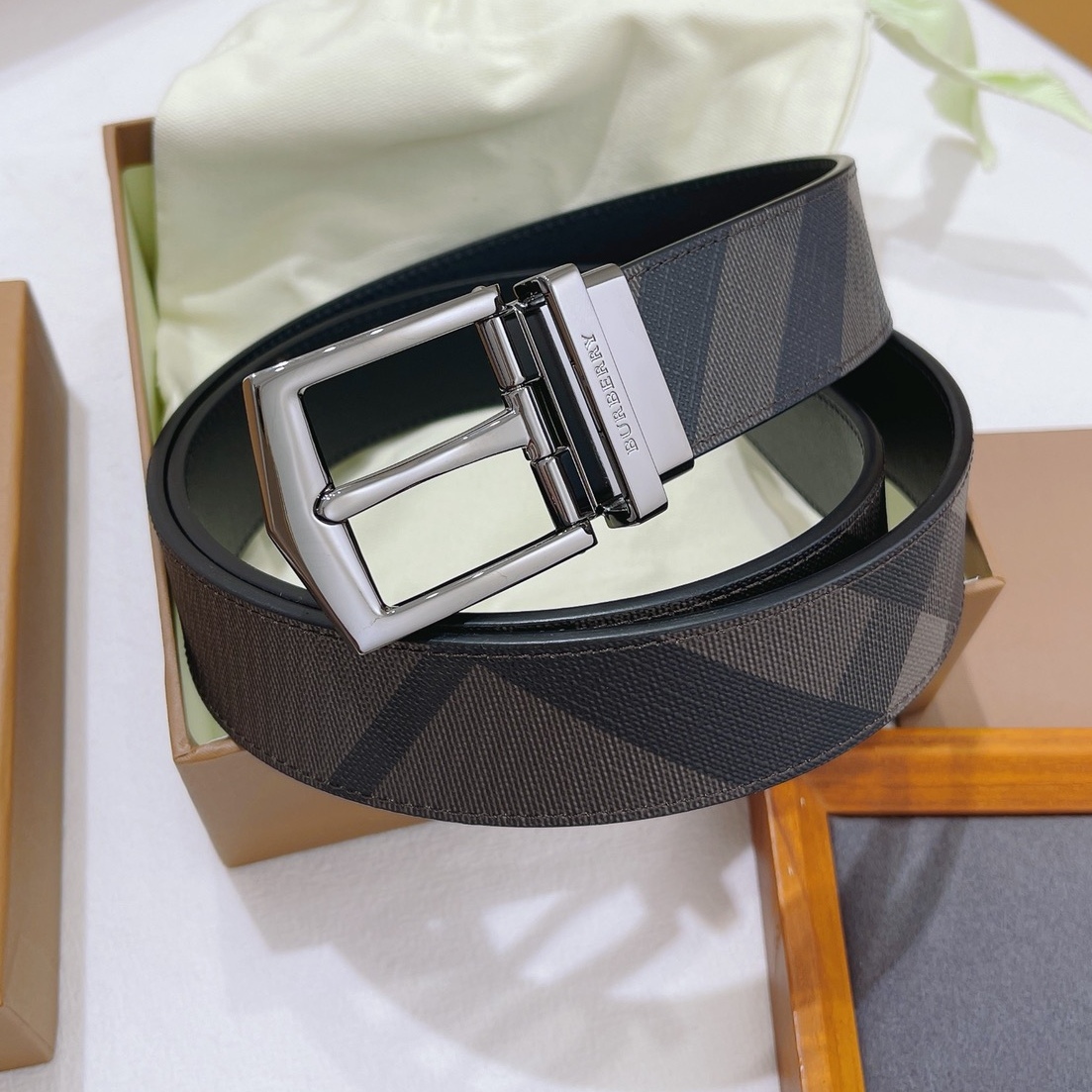 H5  Burberry 巴宝莉 皮带