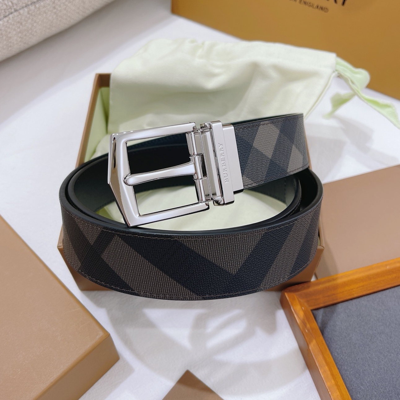 H5  Burberry 巴宝莉 皮带