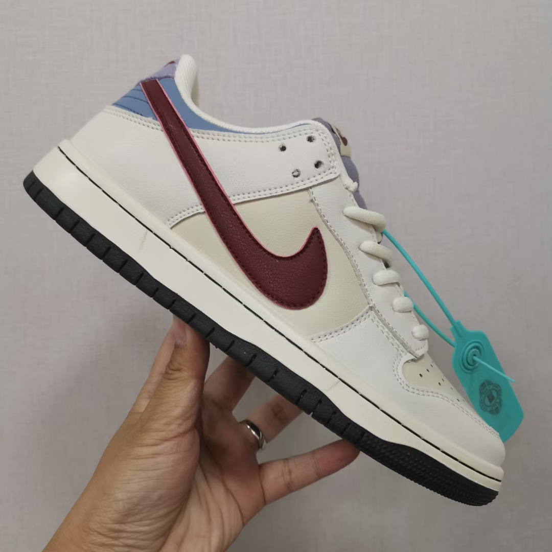 特价🔥🔥🔥高版本128💰
Nike SB Dunk Low Pro ＂低帮藏马”，橡胶鞋底，真上线，手提袋证书发票都有，配件齐全，36-44鞋码，男女同款的，质量不错，速购吧！