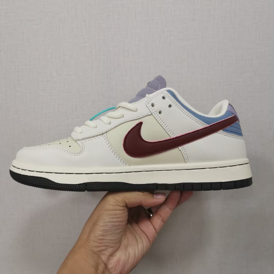 特价🔥🔥🔥高版本128💰
Nike SB Dunk Low Pro ＂低帮藏马”，橡胶鞋底，真上线，手提袋证书发票都有，配件齐全，36-44鞋码，男女同款的，质量不错，速购吧！