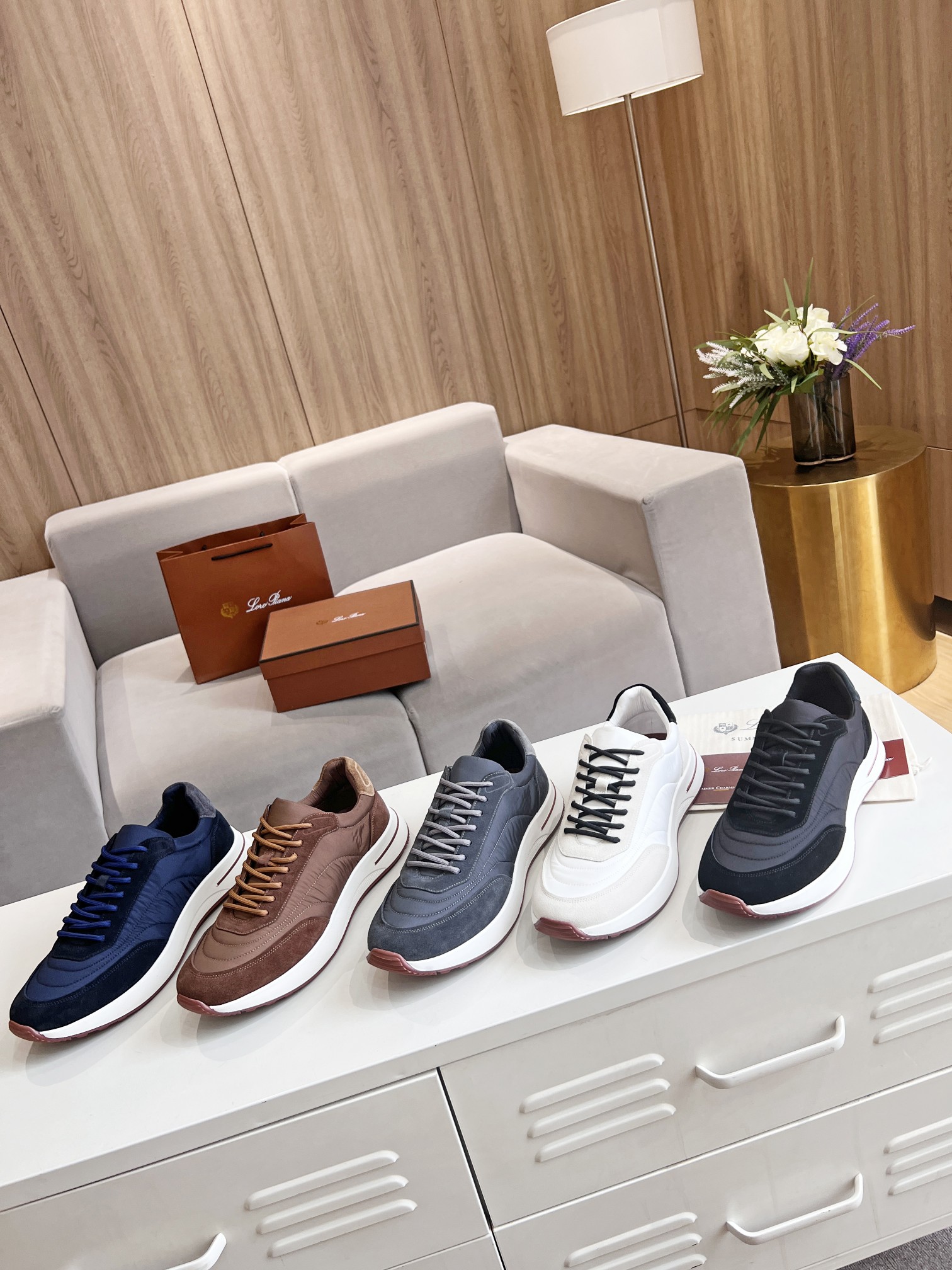 NO:273571,♂.Loro Piana* top-quality authentic new men's jogging shoes purchased 1:1 copy. The existing Loro Piana company was founded on April 24. The family business has been the sixth generation, providing high-quality products for customers who value taste and quality requirements. Imported calf sued fabric is mixed with waterproof technology fabric, breathable and sweat-absorbing technology fabric inside, foot pad water dyed beef pure hand genuine packaging. Number 39-46,,loro piga19860909♂.Loro Piana*顶级正品级新款男运慢跑鞋购买原版1:1复制 于194月24日一手创立现有的Loro Piana公司.家族经营至今已是第六代,为讲求品味及对质量有要求的顾客提供上等的优质商品 进口小牛绒面料 和防水科技面料混搭,内里透气吸汗科技面料,垫脚水染牛里 纯手正品包装 码数39-46,,loro piana,Men's shoes