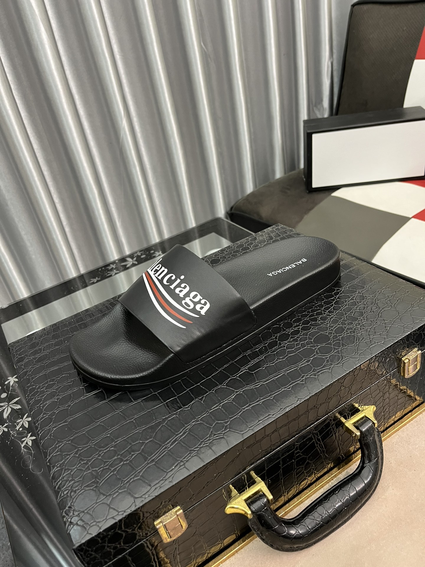 H0  巴黎世家 拖鞋Balenciaga  2022SS升级版❤️INS爆款现货发售🎉🎉原版购入开模，原版一致大底私模开版，一字带特别包脚舒适，松口和勒脚都不会有脚感舒适升级版PU发泡脚床 牛皮纹理记忆回弹所有的材质与工艺原版 100%一致