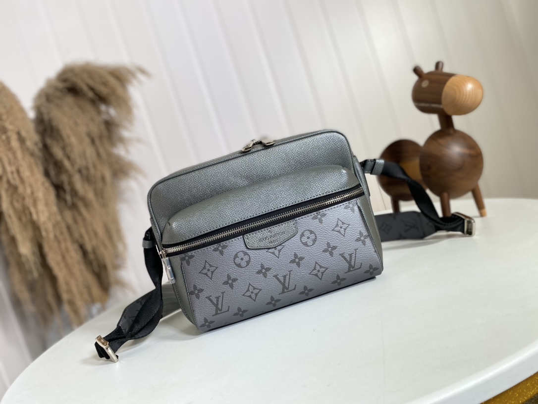 Louis Vuitton LV Outdoor Messenger Bags Monogram Canvas M30830