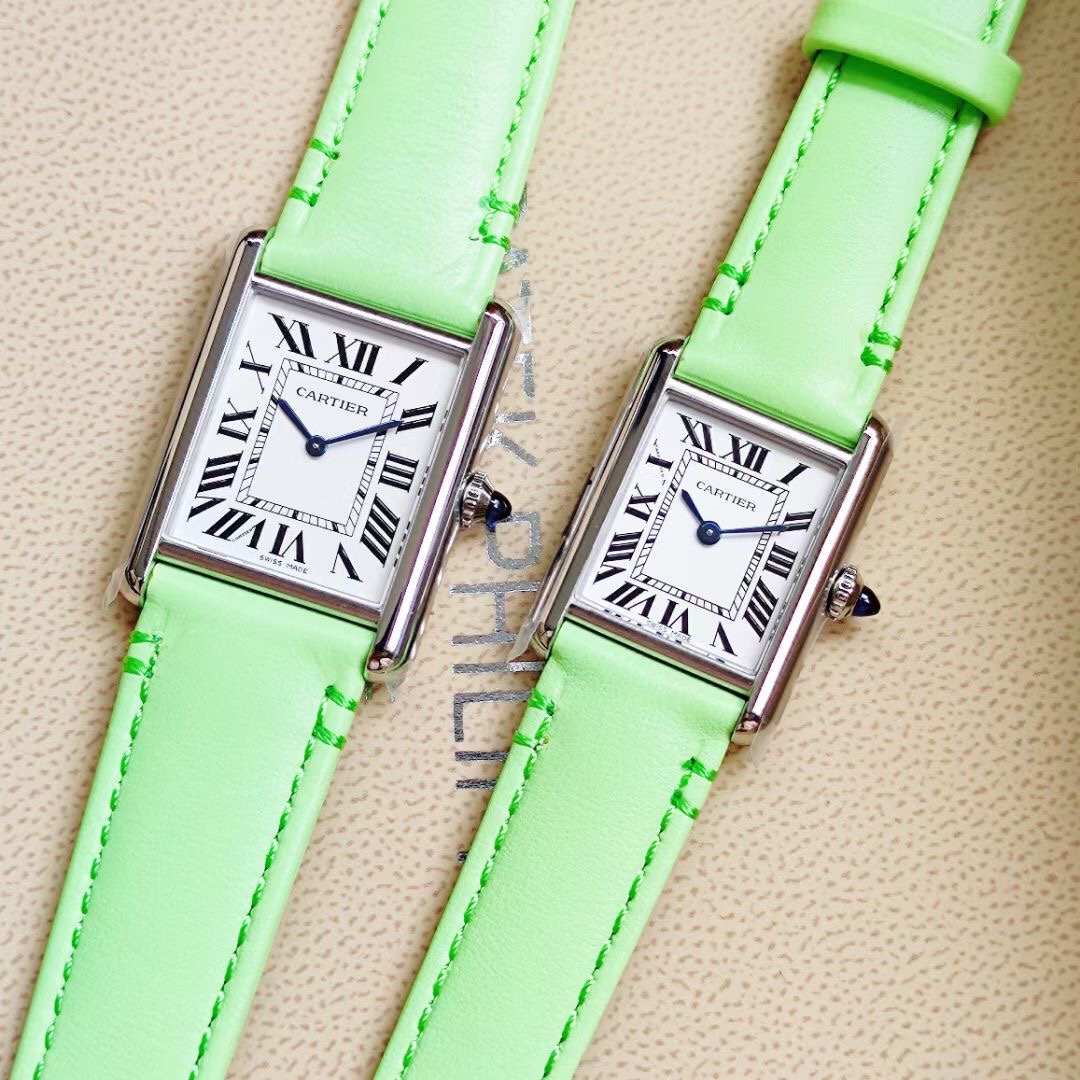 Cartier 卡地亚Tant Must 凭借简约而精准的线条 被视为卡地亚优雅风格的典范之作 在保持 设计的基础上革新表款设计