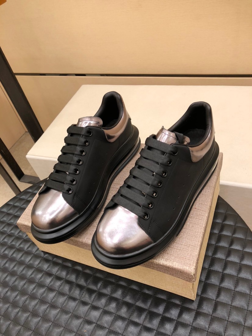 J5 .AlexanderMcQUEEN、情侣款女35-40，男38-44码， 麦昆 Alexander McQueen 高版本再次升级为最高品质面市官网最前沿独家首创，非凡，👑 麦昆 Alexander McQueen 春夏秋冬顶级代购版本✅💎面料Fabric：意大利进口高质感.抗水擦不变色质.丝绸牛皮配原版布料。💎内里:A级意大利进口水染羊皮里特订韧性强.耐脏.吸汗.透气.舒适🐑💎垫脚Steing:顶级版进口意大利超软牛里皮🐂💎鞋底Sole：l橡胶 一体成型