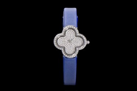 What Best Designer Replicas Van Cleef & Arpels Cheap Watch Set With Diamonds Quartz Movement