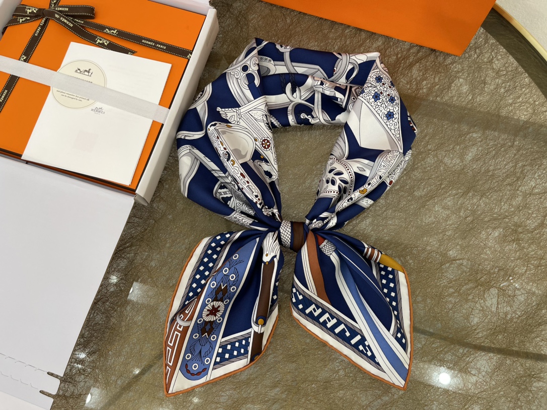 Hermes爱马仕『马镫竞赛』100%真丝方巾