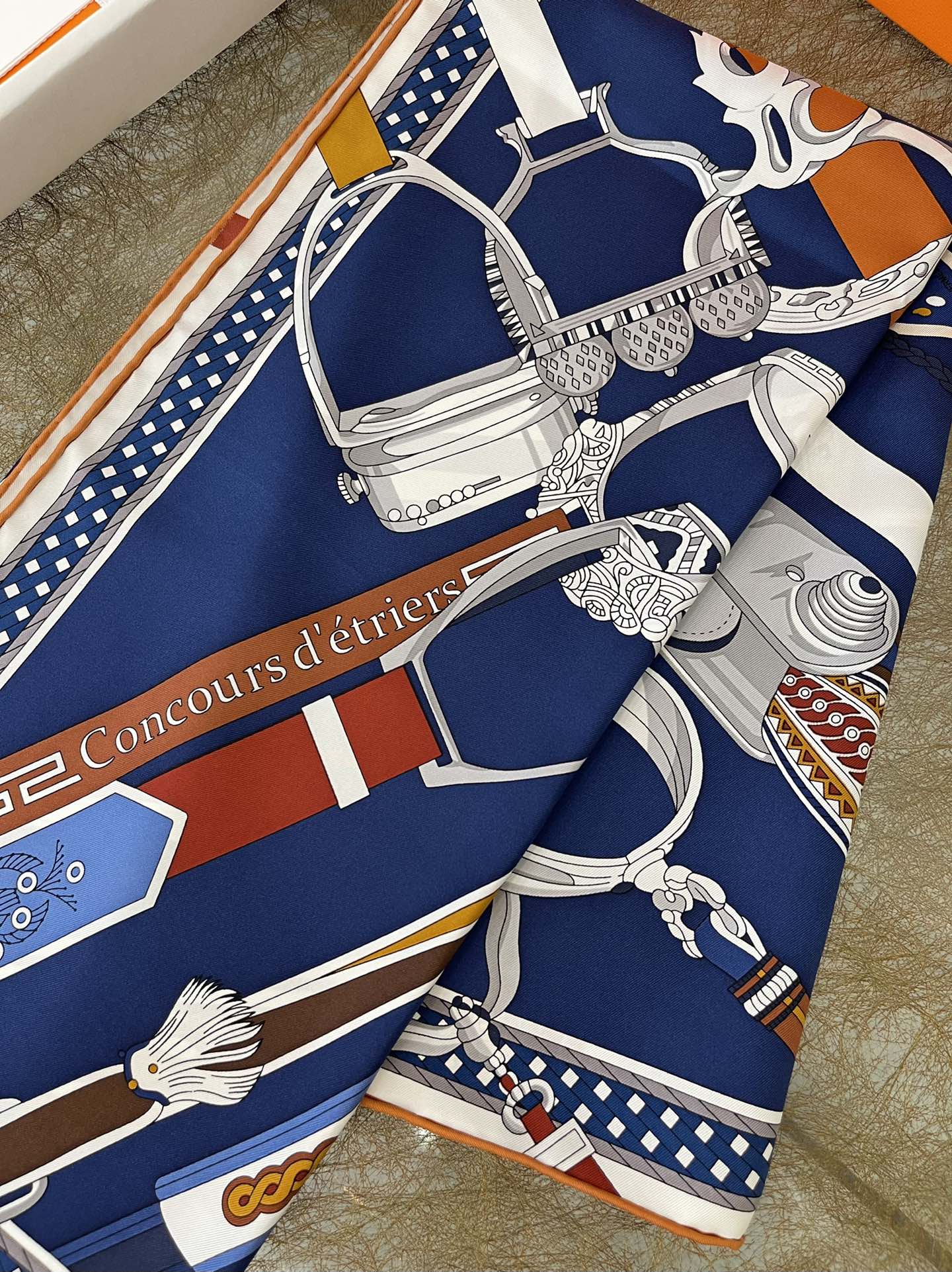 Hermes爱马仕『马镫竞赛』100%真丝方巾