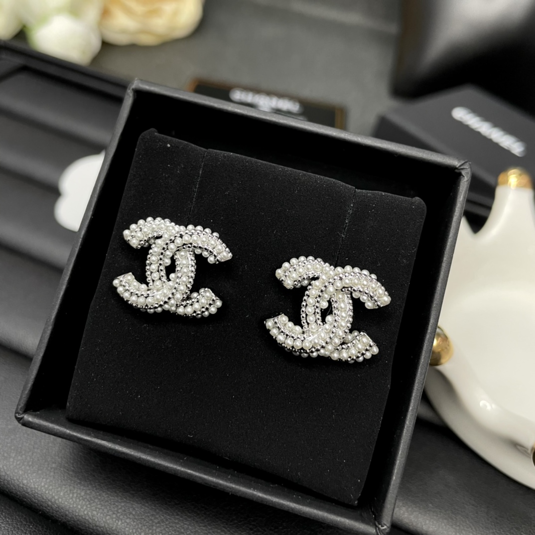 NO:857862,Xiaoxiang twist millet beads two-color C letter earrings, Chanel earrings, chanel19860909小香 麻花小米珠两色C字母耳钉,香奈儿耳钉,chanel,Jewelry
