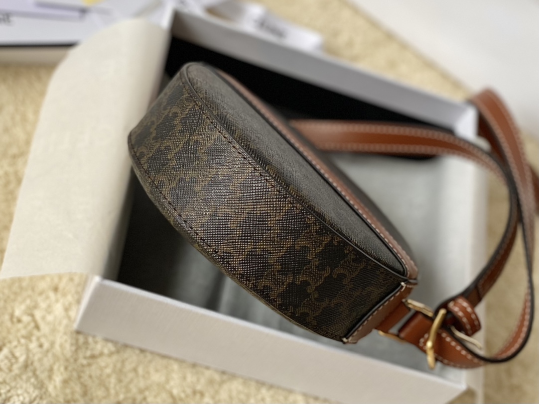 CELINE赛琳凯旋门老花圆饼包10342