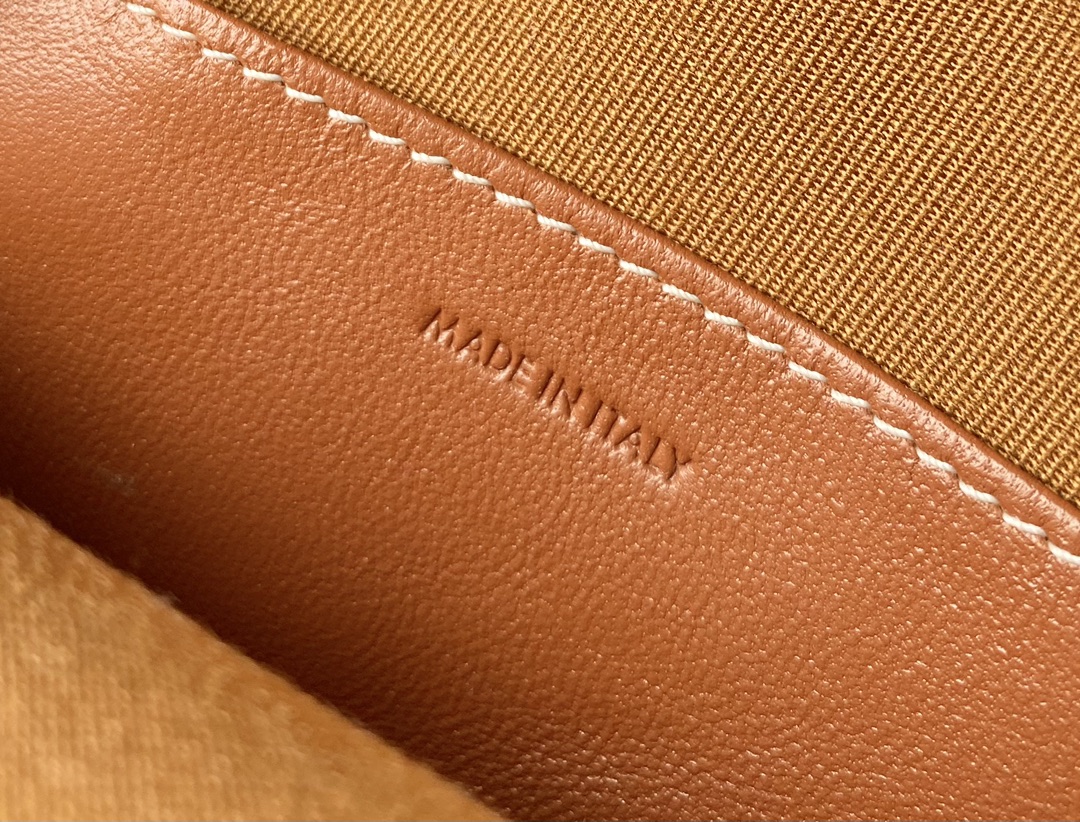 CELINE赛琳凯旋门老花圆饼包10342