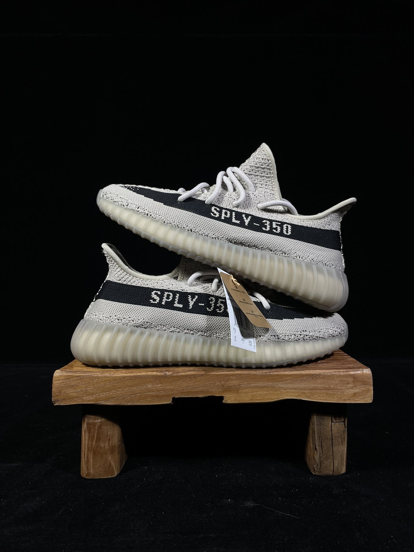 Yeezy 350v2米黑油漆条！最强性价比版本懂货的看鞋型一眼便知 不用赘述货号：hp-7990 尺码