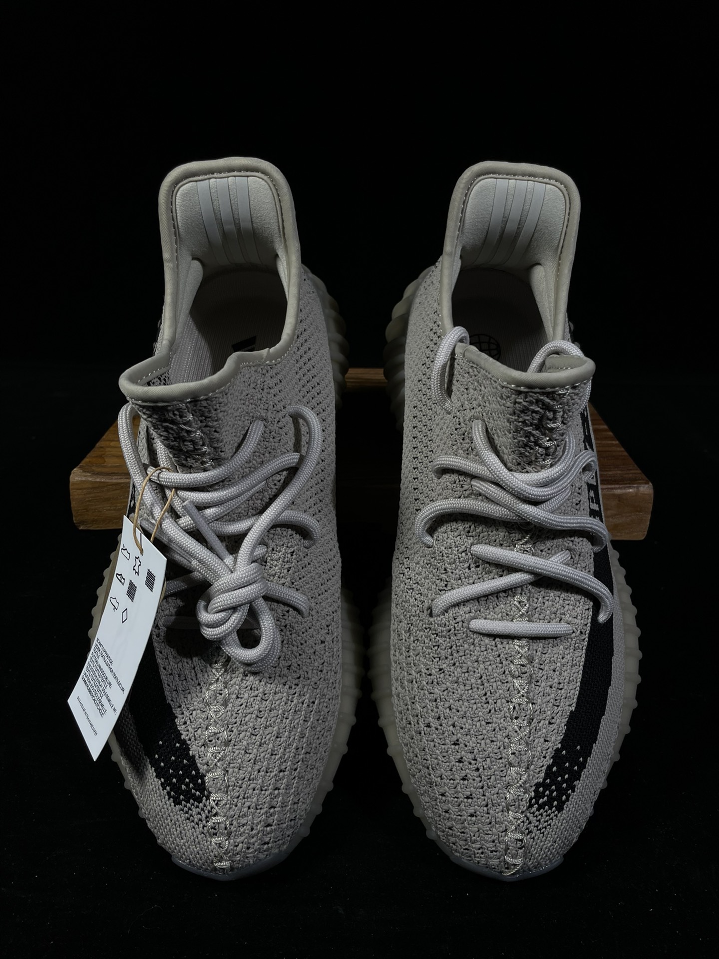 Yeezy 350v2米黑油漆条！最强性价比版本懂货的看鞋型一眼便知 不用赘述货号：hp-7990 尺码