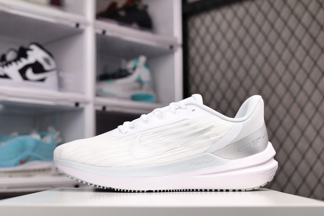 G0 公司级 NK Air Zoom Winflo V9 登月网面透气专业跑步鞋 原档案数据编织面 原盒原配 QC检验、钢印 俱全 原底科技 同步原版×338RC货号：DD8686- F5 尺码：36 36.5 37.5 38 38.5 39 40 40.5 41 42 42.5 43 44 44.5 45