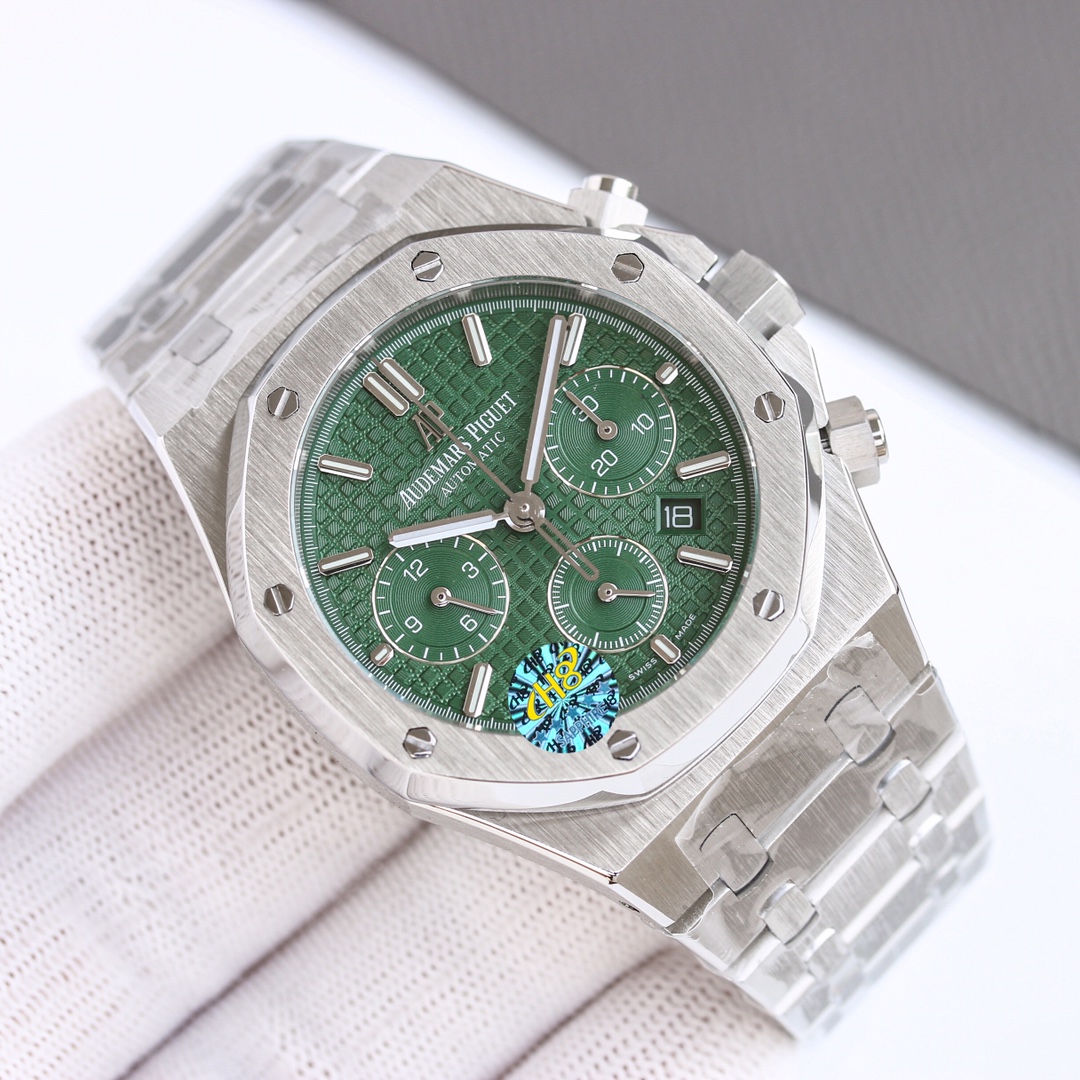 白钢1500,玫钢1600💰
H8新品 AP/爱彼 皇家橡树系列26331OR计时码表,采用同正品一致(6字位小秒)7750计时机芯,316精钢表壳通过拉丝和部分抛光打磨处理之后,展现出精致而硬气的独特气质,粗犷大气的41mm表盘,劲道十足,超强夜光显示,可以在任何环境下读取时间