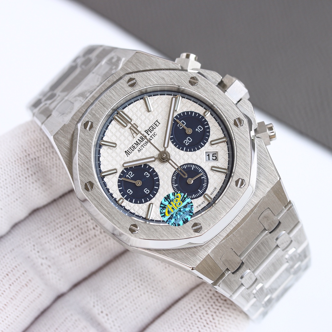 白钢1500,玫钢1600💰
H8新品 AP/爱彼 皇家橡树系列26331OR计时码表,采用同正品一致(6字位小秒)7750计时机芯,316精钢表壳通过拉丝和部分抛光打磨处理之后,展现出精致而硬气的独特气质,粗犷大气的41mm表盘,劲道十足,超强夜光显示,可以在任何环境下读取时间