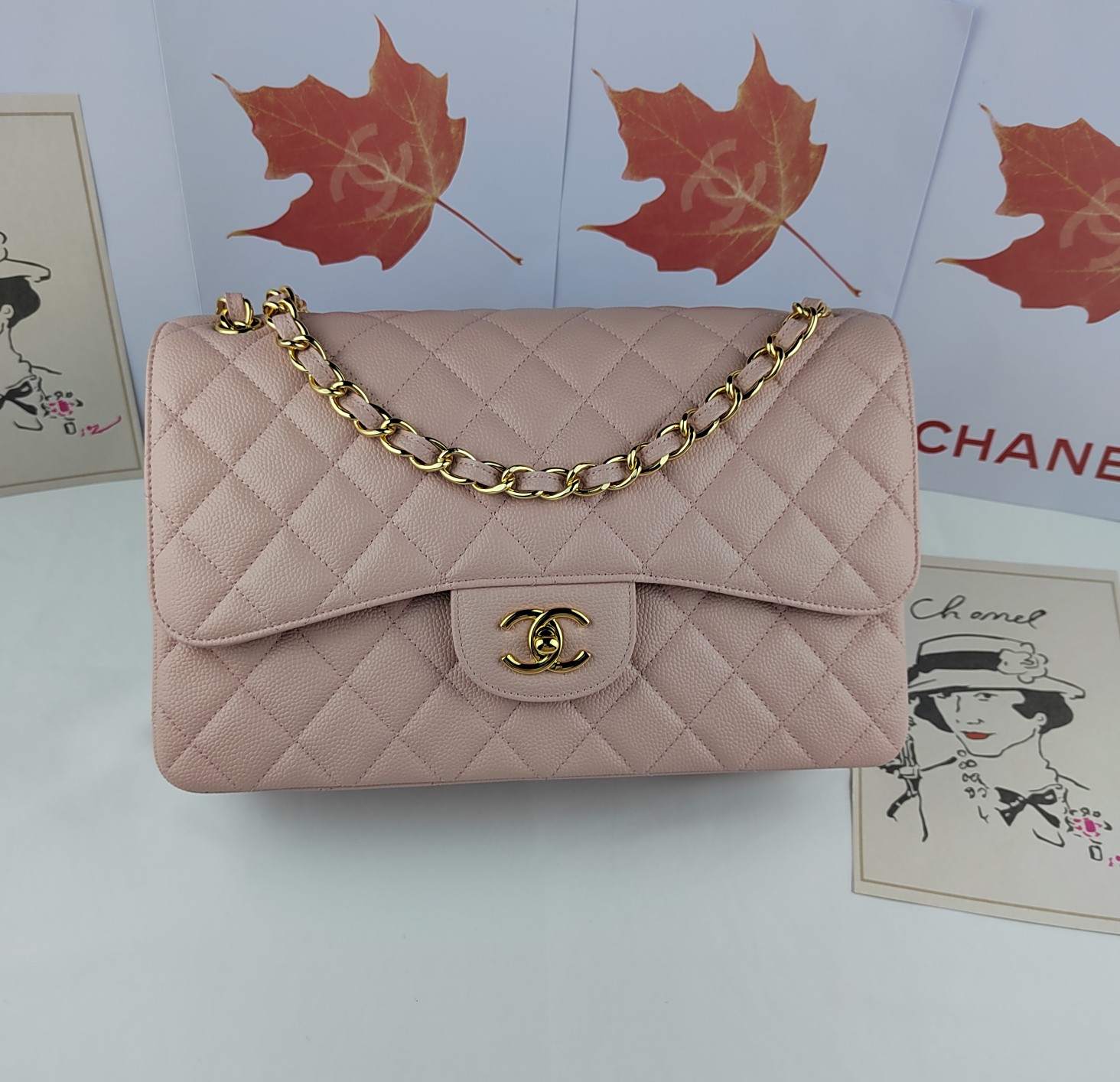 113 rosa con textura de bolas, hebilla dorada en stock