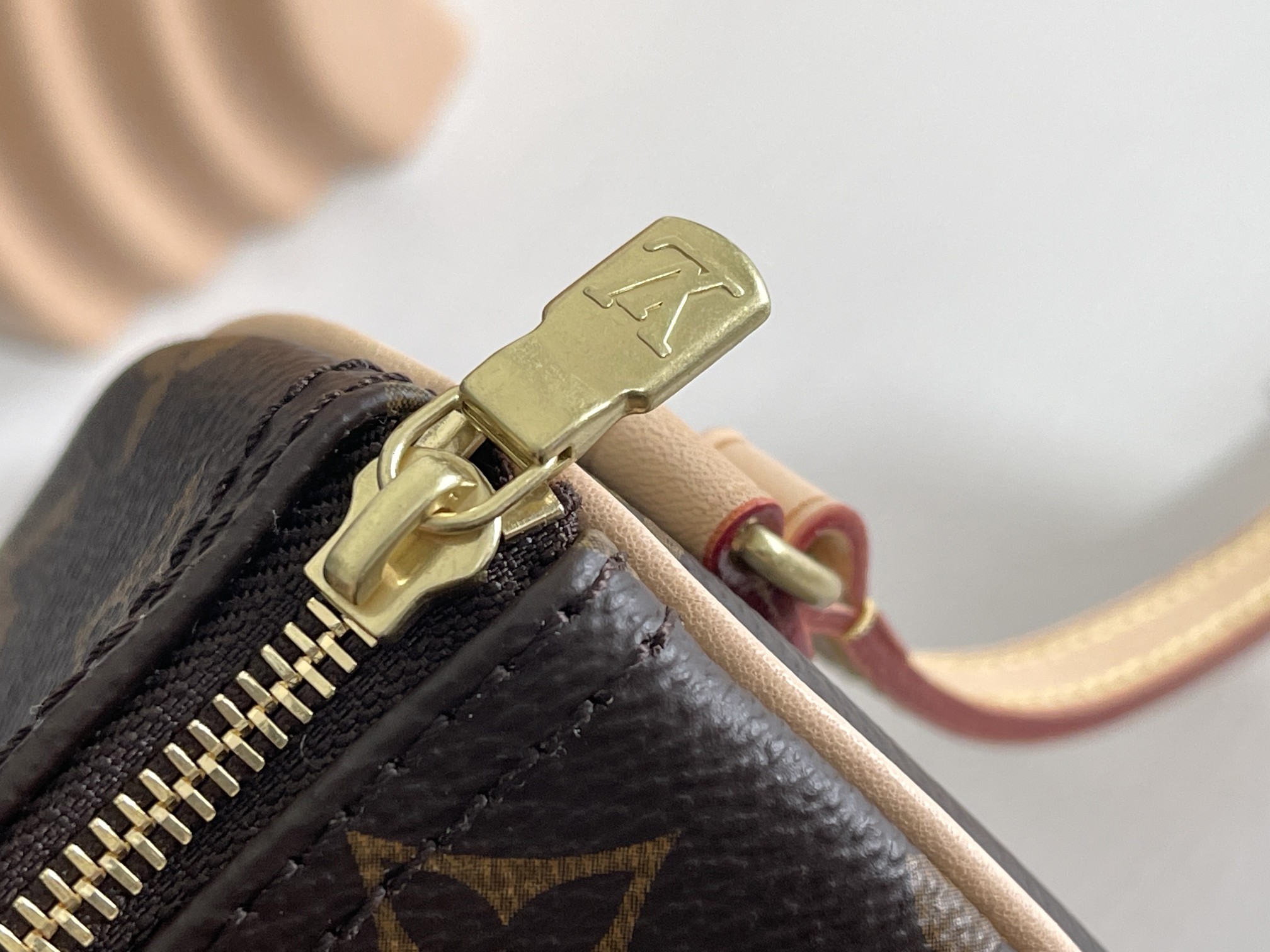 Louis Vuitton Haute Couture Classic Luxury Handbag Shoulder Crossbody 6