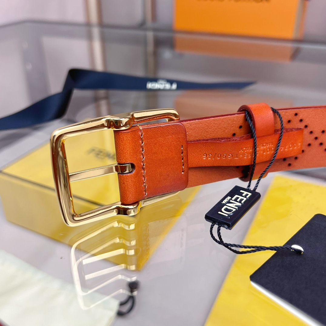 Fendi 五金做工精细 线条流畅 表面光滑 𝐙𝐏电镀工艺 香港通关【𝐇𝐀𝐀𝐒】 进口皮料