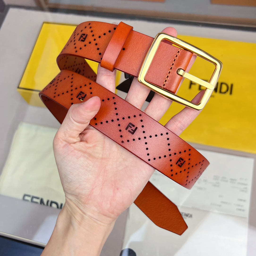 Fendi 五金做工精细 线条流畅 表面光滑 𝐙𝐏电镀工艺 香港通关【𝐇𝐀𝐀𝐒】 进口皮料