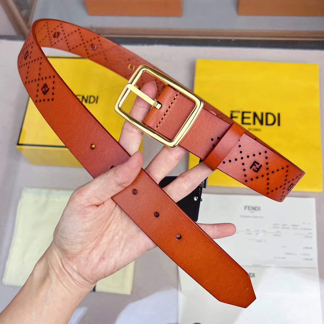 Fendi 五金做工精细 线条流畅 表面光滑 𝐙𝐏电镀工艺 香港通关【𝐇𝐀𝐀𝐒】 进口皮料