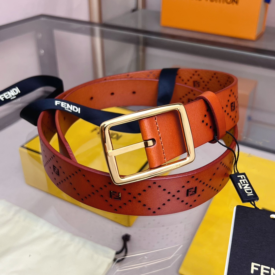 Fendi 五金做工精细 线条流畅 表面光滑 𝐙𝐏电镀工艺 香港通关【𝐇𝐀𝐀𝐒】 进口皮料