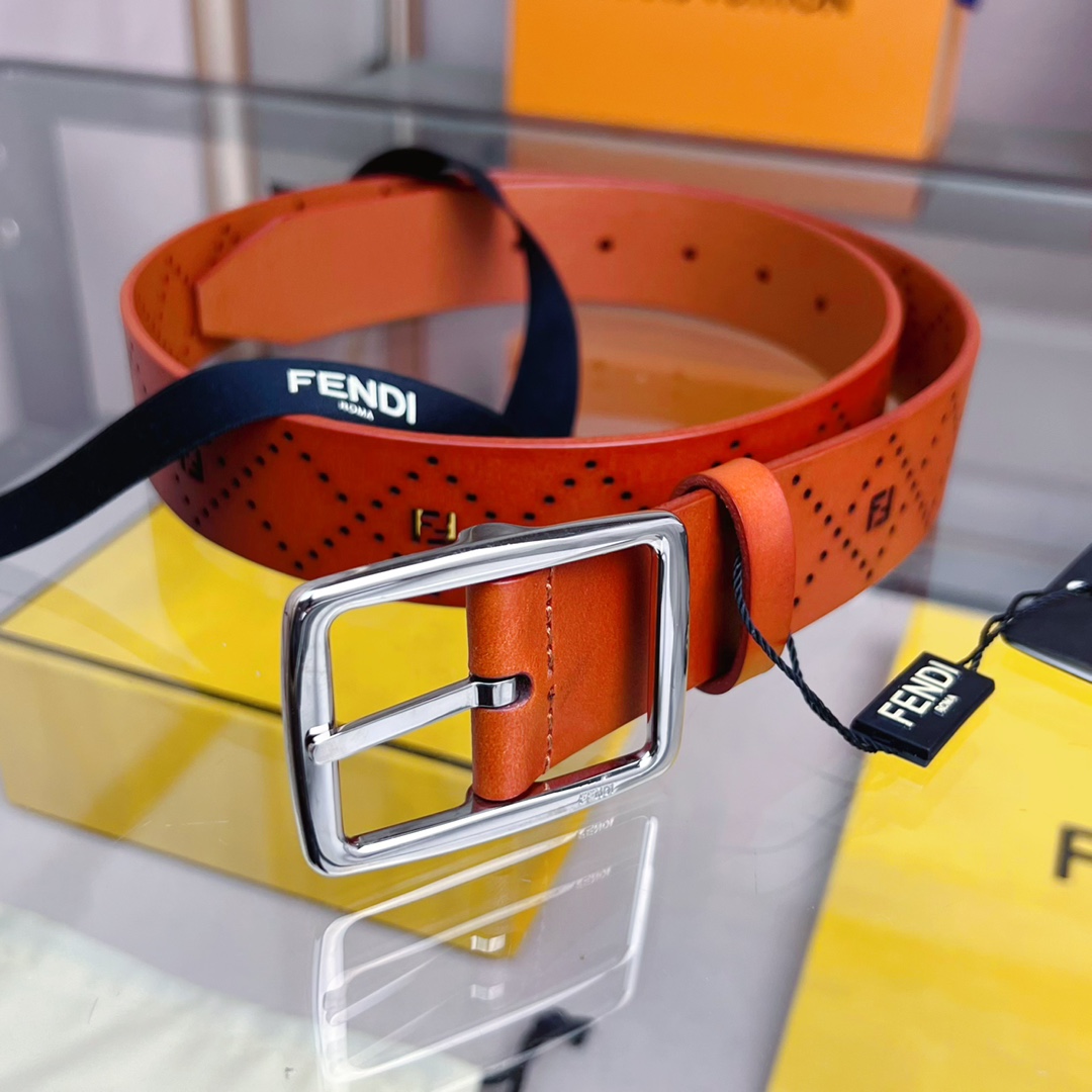 Fendi 五金做工精细 线条流畅 表面光滑 𝐙𝐏电镀工艺 香港通关【𝐇𝐀𝐀𝐒】 进口皮料