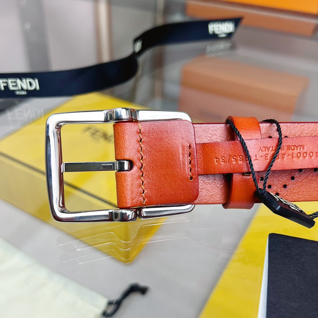 Fendi 五金做工精细 线条流畅 表面光滑 𝐙𝐏电镀工艺 香港通关【𝐇𝐀𝐀𝐒】 进口皮料