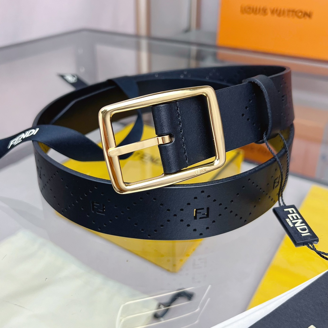 Fendi 五金做工精细 线条流畅 表面光滑 𝐙𝐏电镀工艺 香港通关【𝐇𝐀𝐀𝐒】 进口皮料