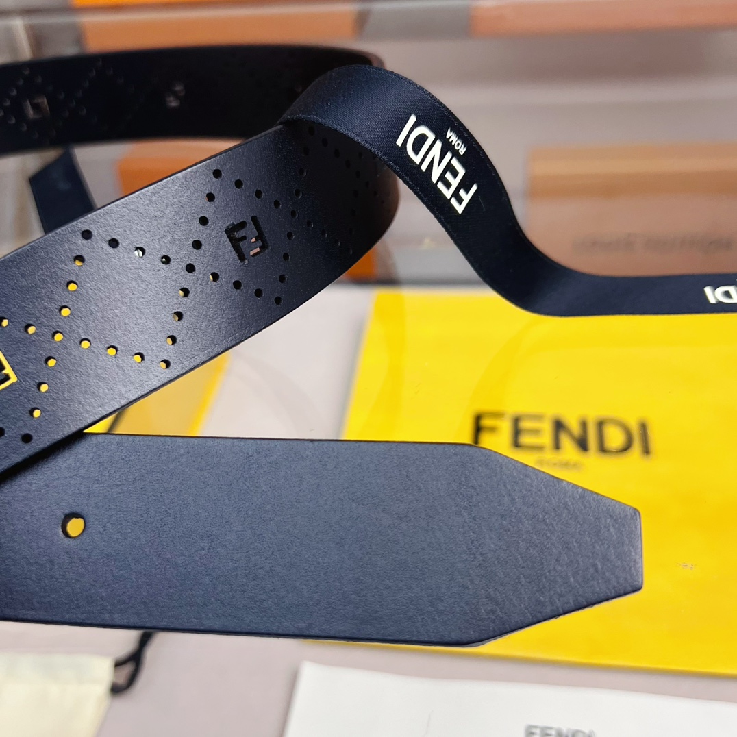 Fendi 五金做工精细 线条流畅 表面光滑 𝐙𝐏电镀工艺 香港通关【𝐇𝐀𝐀𝐒】 进口皮料