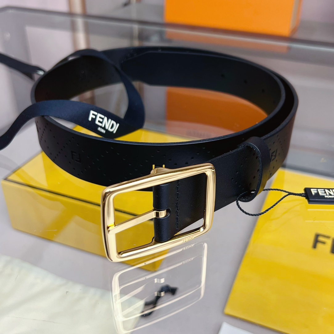 Fendi 五金做工精细 线条流畅 表面光滑 𝐙𝐏电镀工艺 香港通关【𝐇𝐀𝐀𝐒】 进口皮料