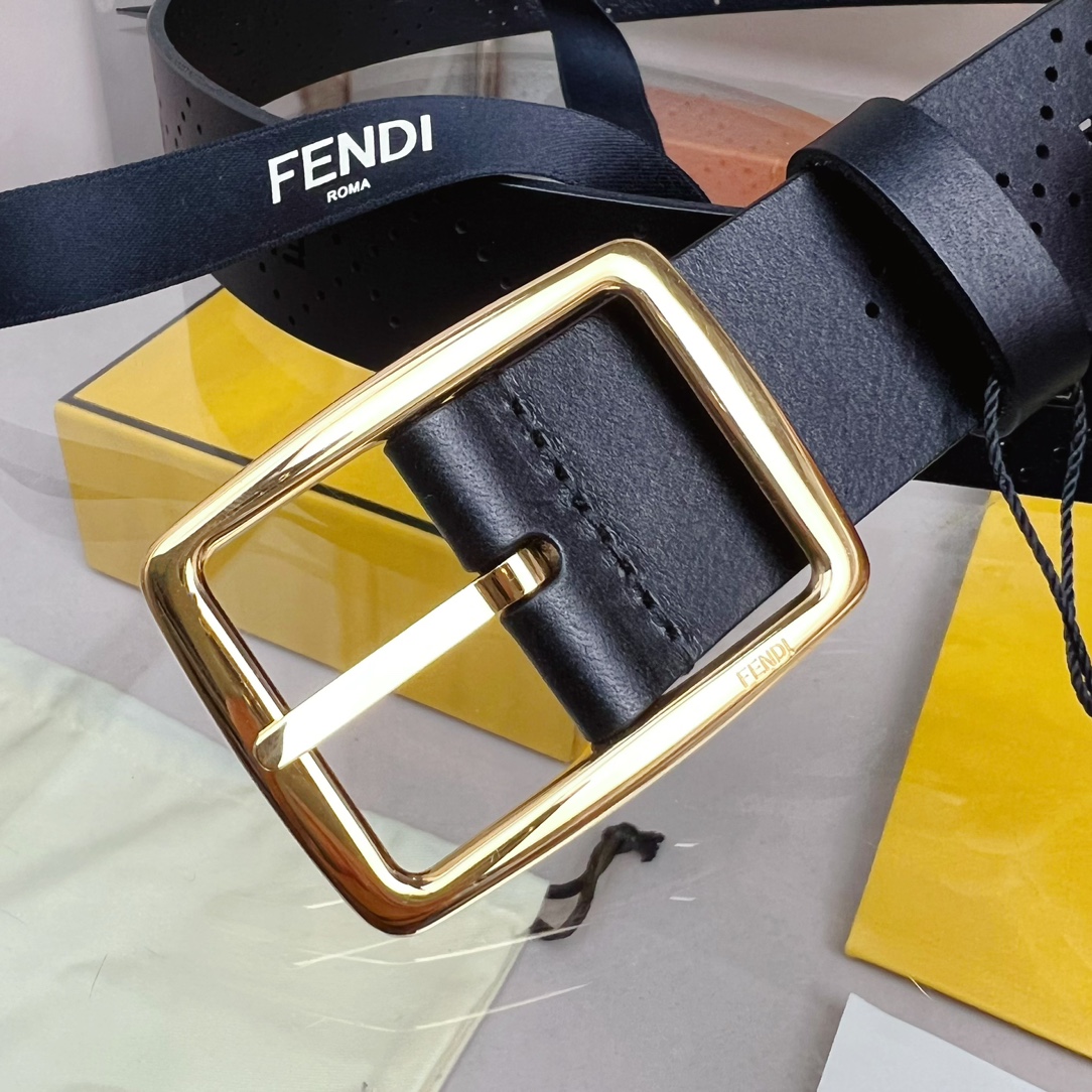 Fendi 五金做工精细 线条流畅 表面光滑 𝐙𝐏电镀工艺 香港通关【𝐇𝐀𝐀𝐒】 进口皮料