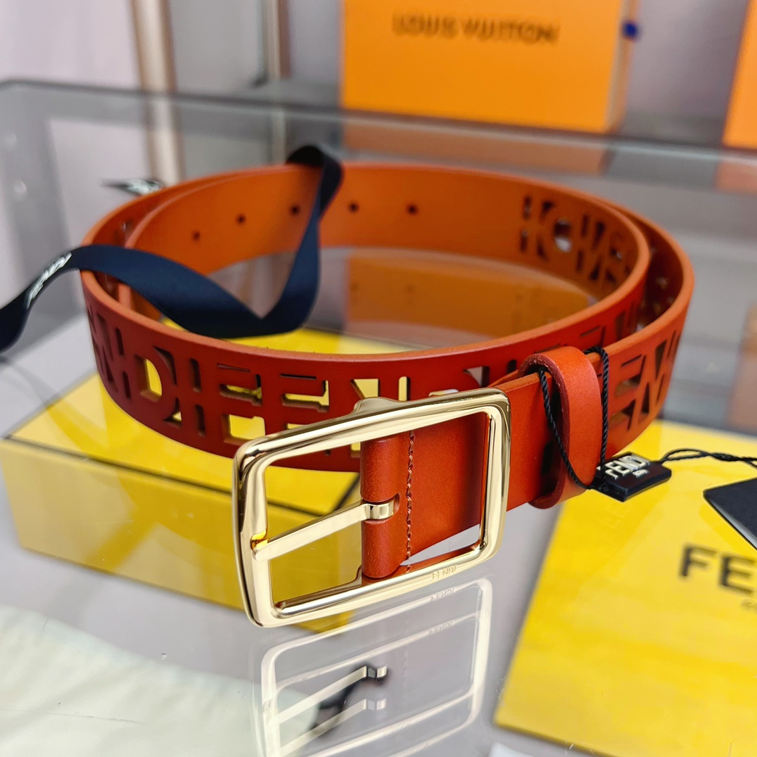 Fendi 五金做工精细 线条流畅 表面光滑 𝐙𝐏电镀工艺 香港通关【𝐇𝐀𝐀𝐒】 进口皮料