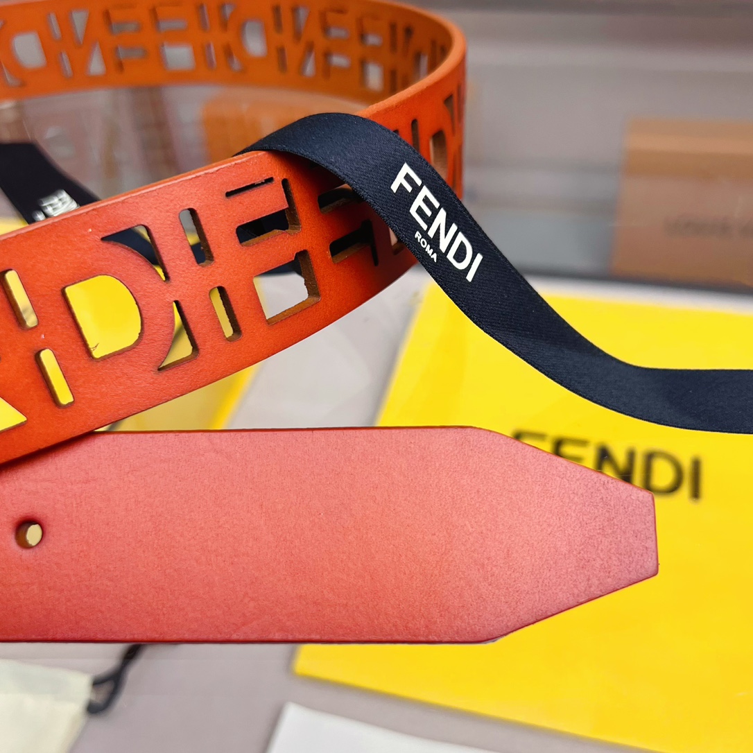 Fendi 五金做工精细 线条流畅 表面光滑 𝐙𝐏电镀工艺 香港通关【𝐇𝐀𝐀𝐒】 进口皮料