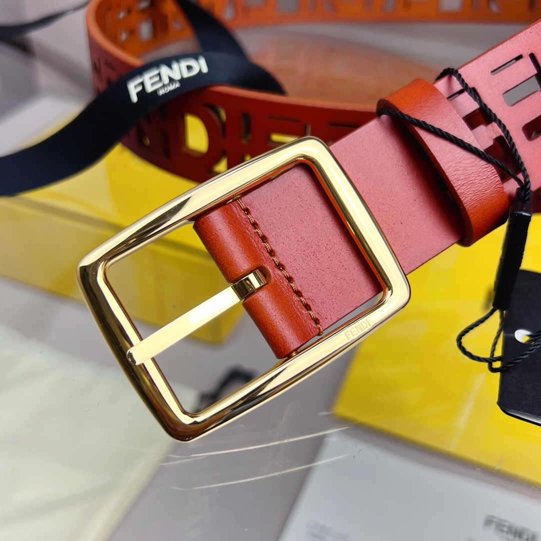 Fendi 五金做工精细 线条流畅 表面光滑 𝐙𝐏电镀工艺 香港通关【𝐇𝐀𝐀𝐒】 进口皮料