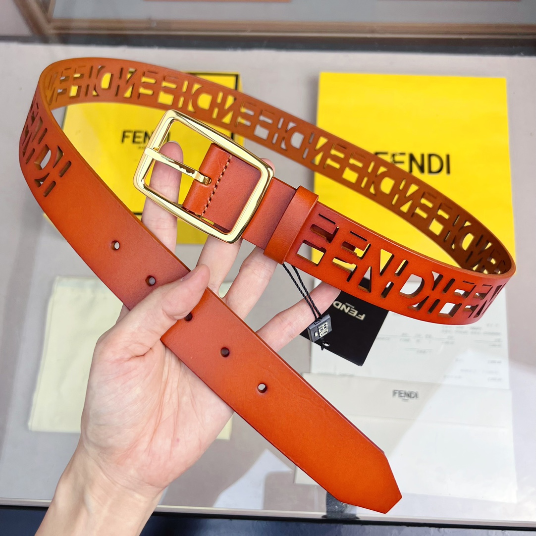 Fendi 五金做工精细 线条流畅 表面光滑 𝐙𝐏电镀工艺 香港通关【𝐇𝐀𝐀𝐒】 进口皮料