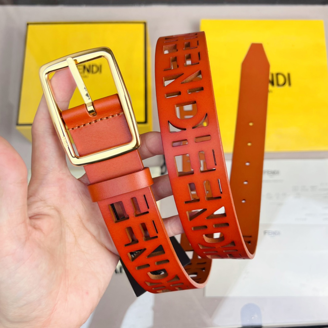 Fendi 五金做工精细 线条流畅 表面光滑 𝐙𝐏电镀工艺 香港通关【𝐇𝐀𝐀𝐒】 进口皮料