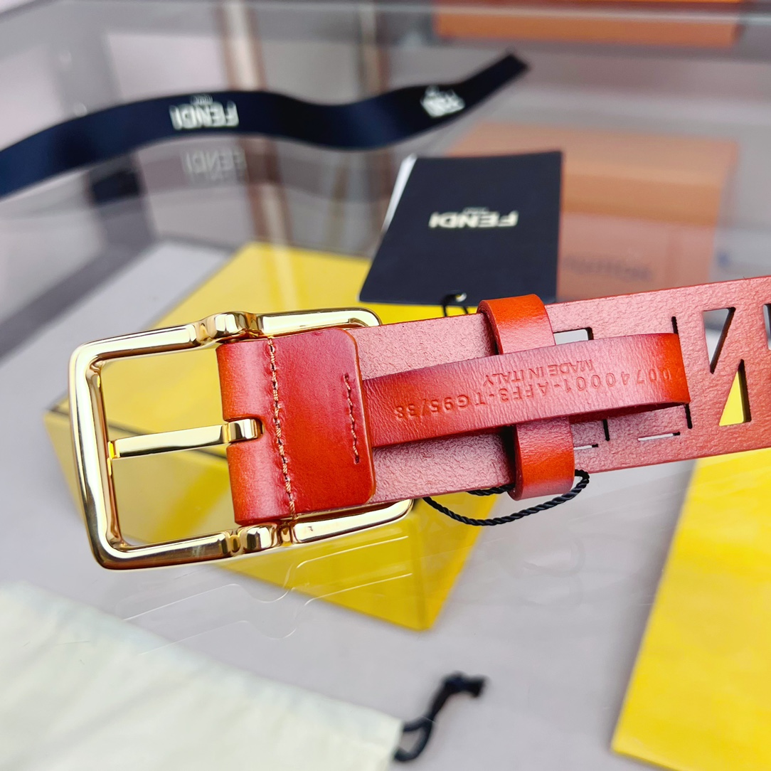Fendi 五金做工精细 线条流畅 表面光滑 𝐙𝐏电镀工艺 香港通关【𝐇𝐀𝐀𝐒】 进口皮料