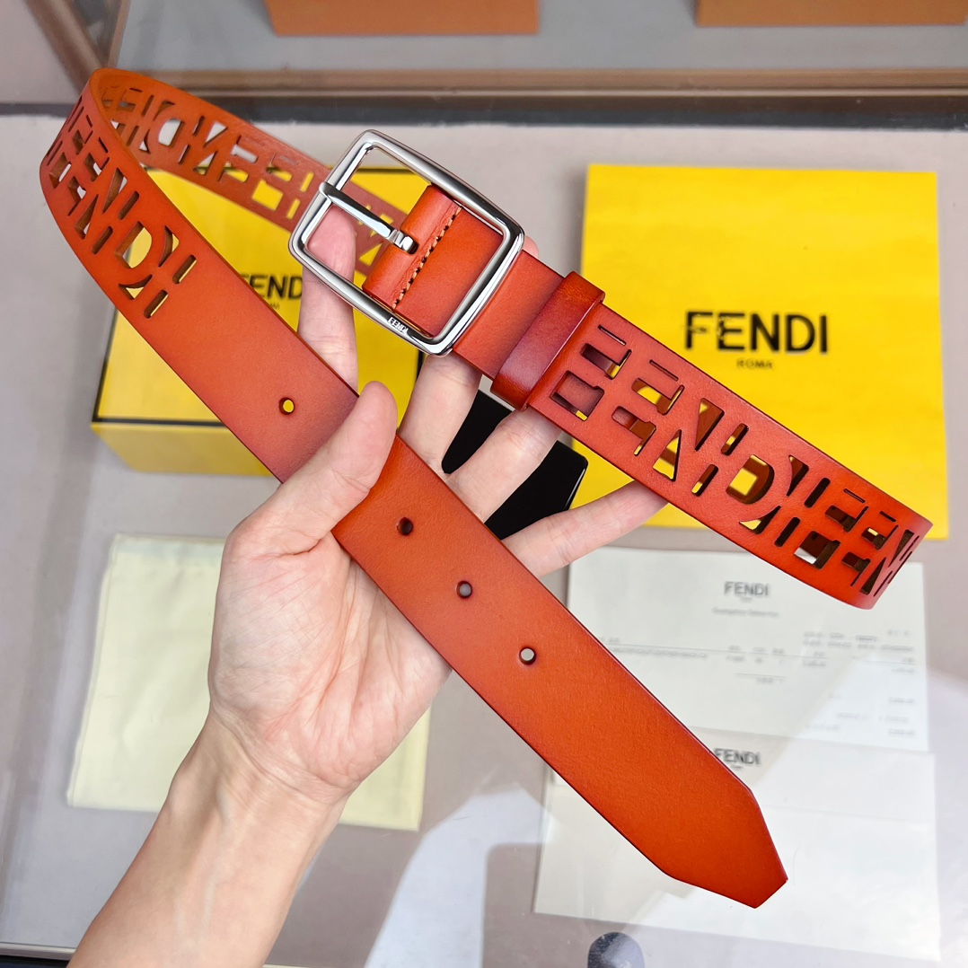 Fendi 五金做工精细 线条流畅 表面光滑 𝐙𝐏电镀工艺 香港通关【𝐇𝐀𝐀𝐒】 进口皮料