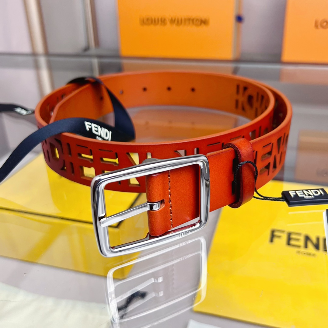 Fendi 五金做工精细 线条流畅 表面光滑 𝐙𝐏电镀工艺 香港通关【𝐇𝐀𝐀𝐒】 进口皮料