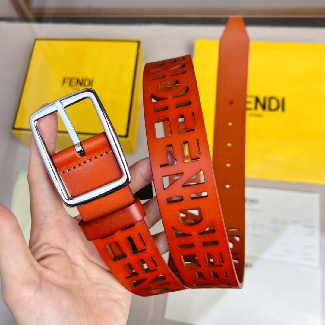 Fendi 五金做工精细 线条流畅 表面光滑 𝐙𝐏电镀工艺 香港通关【𝐇𝐀𝐀𝐒】 进口皮料