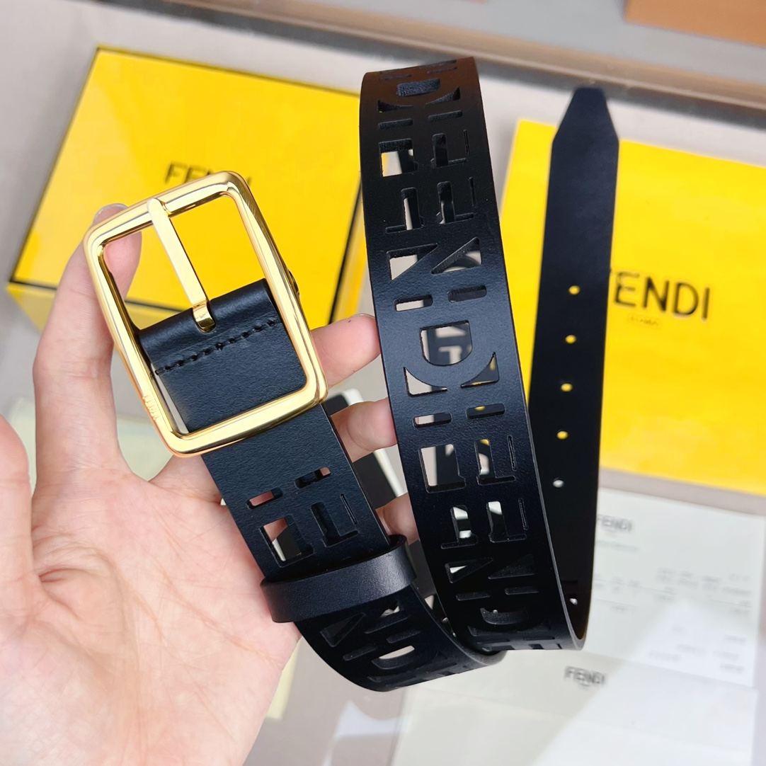 Fendi 五金做工精细 线条流畅 表面光滑 𝐙𝐏电镀工艺 香港通关【𝐇𝐀𝐀𝐒】 进口皮料