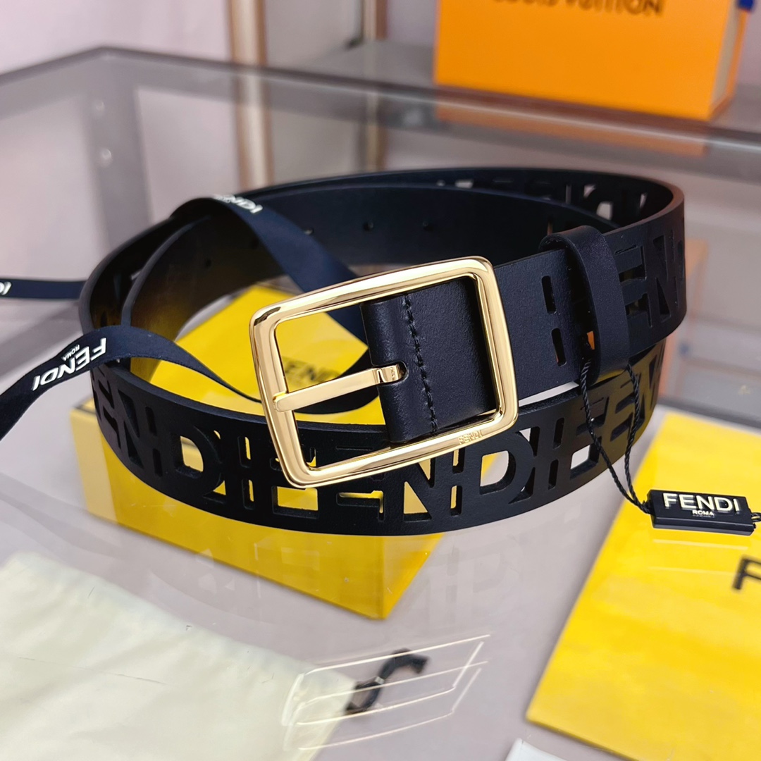 Fendi 五金做工精细 线条流畅 表面光滑 𝐙𝐏电镀工艺 香港通关【𝐇𝐀𝐀𝐒】 进口皮料
