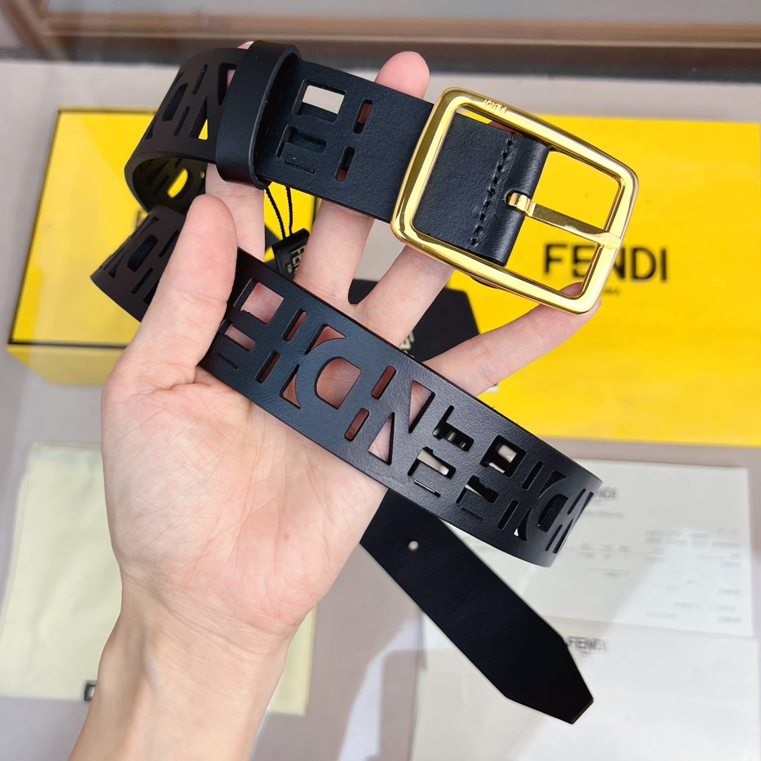 Fendi 五金做工精细 线条流畅 表面光滑 𝐙𝐏电镀工艺 香港通关【𝐇𝐀𝐀𝐒】 进口皮料