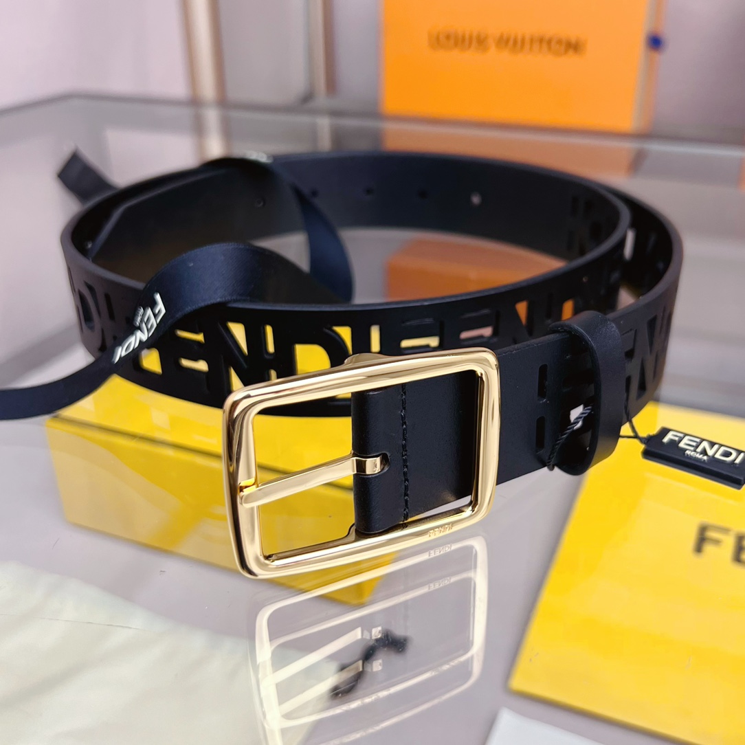 Fendi 五金做工精细 线条流畅 表面光滑 𝐙𝐏电镀工艺 香港通关【𝐇𝐀𝐀𝐒】 进口皮料