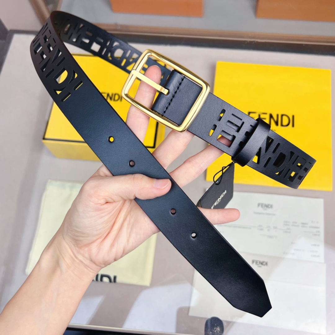 Fendi 五金做工精细 线条流畅 表面光滑 𝐙𝐏电镀工艺 香港通关【𝐇𝐀𝐀𝐒】 进口皮料