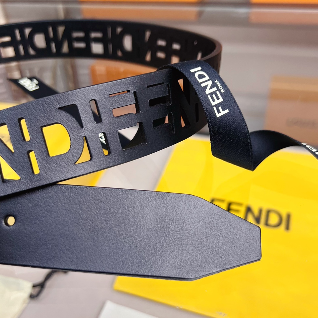 Fendi 五金做工精细 线条流畅 表面光滑 𝐙𝐏电镀工艺 香港通关【𝐇𝐀𝐀𝐒】 进口皮料