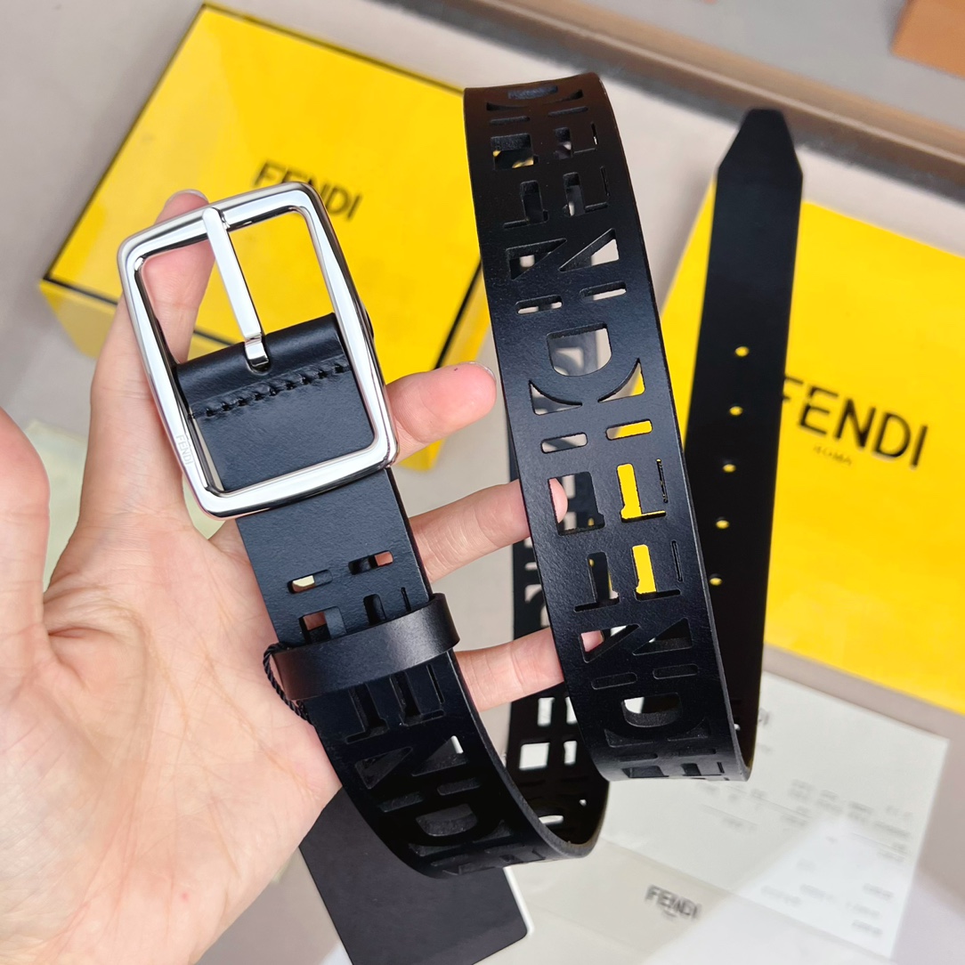 Fendi 五金做工精细 线条流畅 表面光滑 𝐙𝐏电镀工艺 香港通关【𝐇𝐀𝐀𝐒】 进口皮料