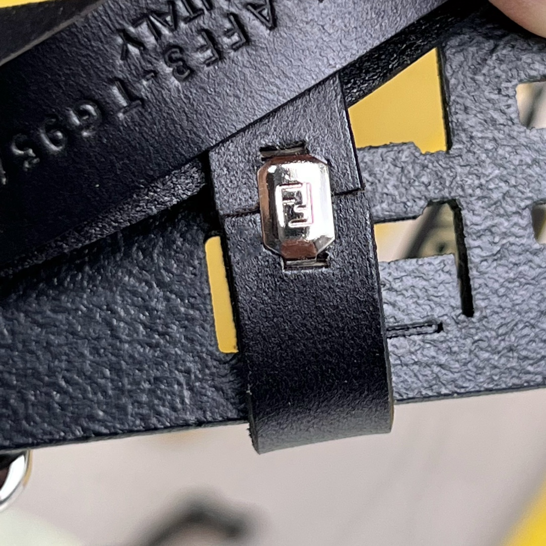 Fendi 五金做工精细 线条流畅 表面光滑 𝐙𝐏电镀工艺 香港通关【𝐇𝐀𝐀𝐒】 进口皮料